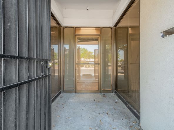 Professional Office Space Located Off Shaw Ave: 1241 E Shaw Ave, Fresno, CA 93710